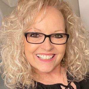 Meet your Posher, Rosalee